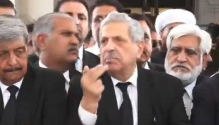 Hamid Khan, former president of the (SCBA), along with senior lawyers speaks to the media outside the Supreme Court on September 16, 2024. — Screengrab via  X/@nayeema1