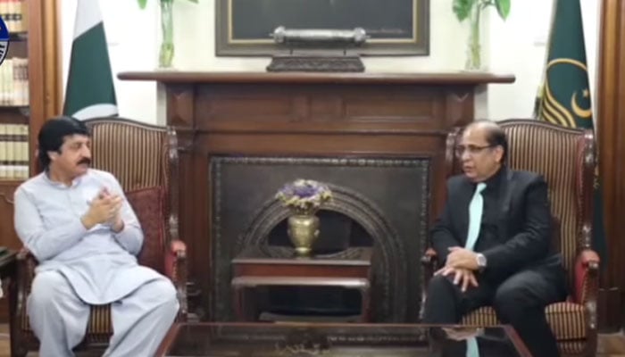 Punjab Governor Sardar Saleem Haider (left) in a meeting with National Accountability Bureau (NAB) Deputy Chairman Sohail Nasir (right)  on September 17, 2024. — Screengrab via Facebook/Sardar Saleem Haider Khan