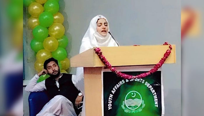 A participant recites Naat during a Naat competition organised by the Youth Affairs Department Punjab at the Nishtar Park Sports Complex (NPSC) E-Library and Youth Centre on September 18, 2024. — Facebook/E-Library Lahore - Department of Sports & Youth Affairs Punjab