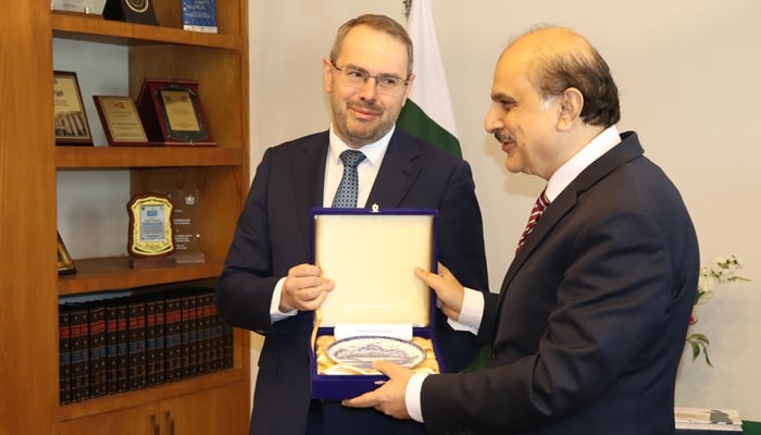 Deputy science and higher education minister Konstantin Mogilevsky is giving shield to Education secretary Mohyuddin Ahmad Wani seen in this image released on September 20, 2024. — Facebook/@mofept