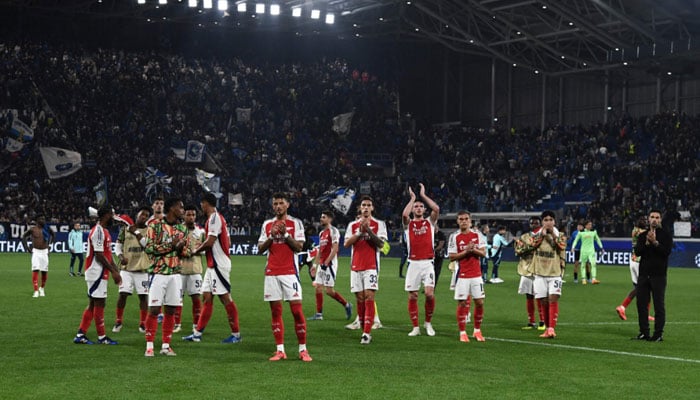 Arsenals players and Arsenals Spanish coach Mikel Arteta (R) acknowledge the public at the end of the UEFA Champions League 1st round day 1 football match between Atalanta Bergamo and Arsenal at the Atleti Azzurri dItalia stadium in Bergamo on September 19, 2024. — AFP