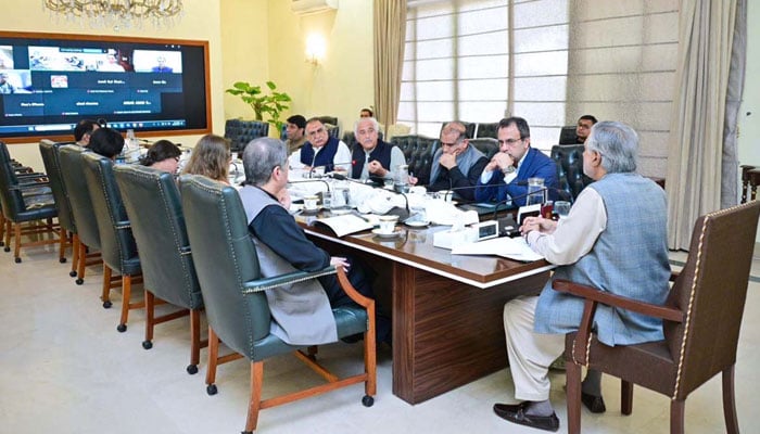 Deputy Prime Minister and Foreign Minister, Senator Mohammad Ishaq Dar chairs a meeting of the Chairpersons of the newly constituted Boards of Directors of the Power Distribution Companies (DISCOs) on September 21, 2024. — APP