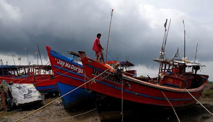 A fisherman ties his boat on a shore ahead of Cyclone Yaas in Digha in Purba Medinipur district in the eastern state of West Bengal, India, on May 25, 2021. — Reuters