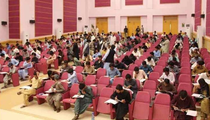 A large number students appear in MDCAT exam in Quetta in this image released on September 22, 2024. — X/@jang_akhbar