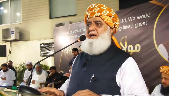 Jamiat Ulema-e-Islam (Fazl) chief Maulana Fazlur Rehman speaks to the business community in Karachi on September 22, 2024. — Screengrab via Facebook/Maulana Fazl ur Rehman