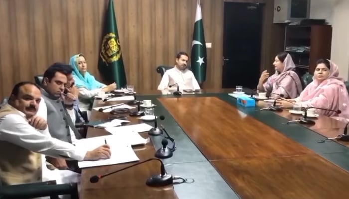 Female Officer of Punjab Land Revenue Authority who is briefing to Deputy Commissioner, Islamabad Capital Territory (ICT), Irfan Nawaz Memon on Online Registration System and digitalize the sale and purchase of property and land record on September 20, 2024. — Screengrab/Facebook/@ictaofficial