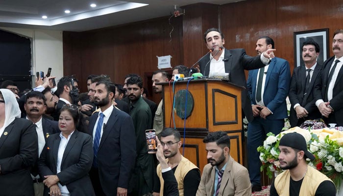 Pakistan Peoples Party (PPP) Chairman Bilawal Bhutto Zardari addresses lawyers during ceremony organised by Sindh High Court Bar Association in Karachi on September 24, 2024. — PPI