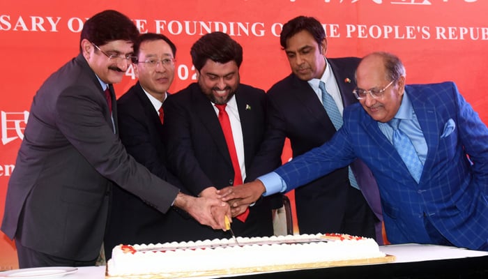 Sindh Chief Minister Syed Murad Ali Shah, Governor Sindh Kamran Khan Tessori, togather with Chinese Consul General Yang Yundong, cut a cake to celebrate chinas 75th National Day at the chinese Consulate September 24, 2024. — Facebook/@SindhCMHouse