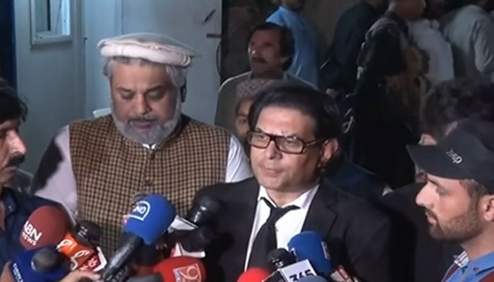 Delegation of Pakistan Tehreek-e-Insaf (PTI) talking to media after talks with JUI-F leaders on September 26, 2024. —  Screengrab via Geo News