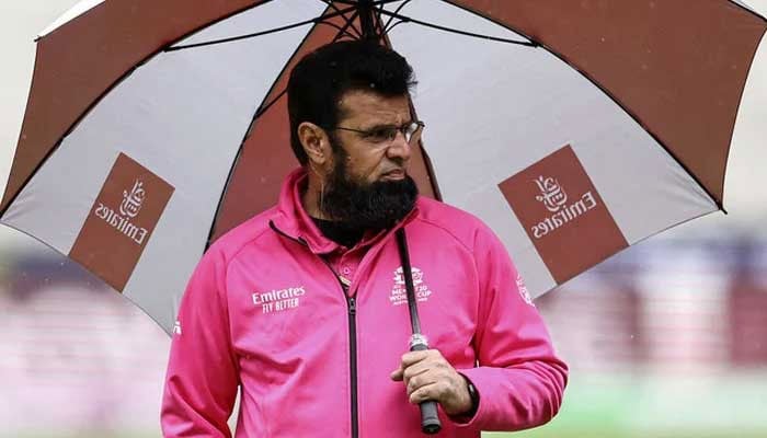 Umpire Aleem Dar examines the outfield during ICC mens Twenty20 World Cup 2022 cricket match between Afghanistan and Ireland at Melbourne Cricket Ground (MCG) in Melbourne, Australia on October 28, 2022. — AFP