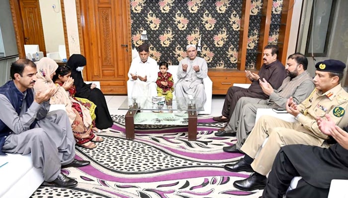 President Asif Ali Zardari reciting Fateha along with the family of Deputy Commissioner Zakir Baloch Shaheed seen in this image on September 27, 2024. — APP