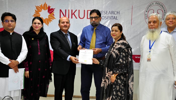 Distribution of certificates under National Institute of Kidney and Urological Diseases Foundation organized by National Institute of Kidney and Urological Diseases (NIKUD) Karachi on September 27, 2024. — Reporter