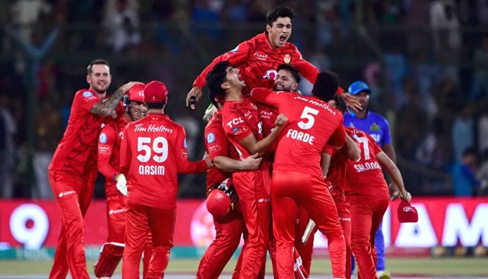 Islamabad Uniteds players celebrate winning the Pakistan Super League title on March 18, 2024 .— AFP