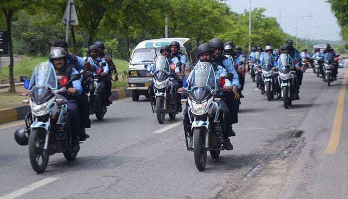 Rangers and Islamabad Police conduct a flag march on Youm e Istehsal to support Kashmiries. — APP/File