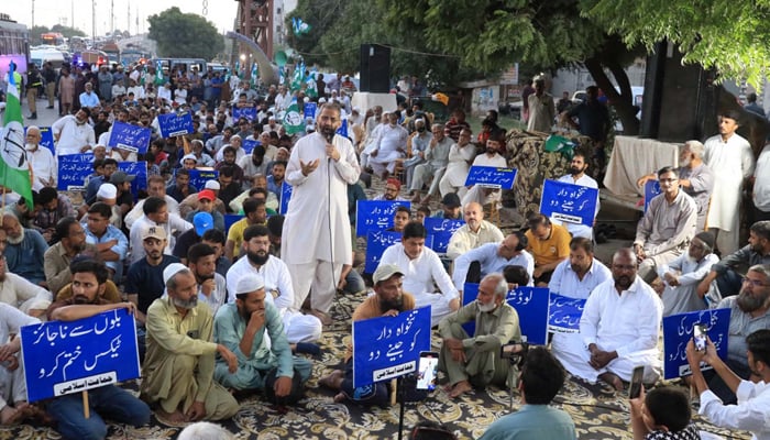 Leader of JI Karachi Emir Monem Zafar are holding protest demonstration against prolong electricity and gas load shedding and high inflated bills, at Malir Kala Board in Karachi on September 29, 2024. — PPI