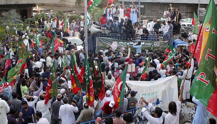 PTI workers are protesting for the release of Imran Khan in front of Karachi Press Club on September 29, 2024. — Reporter