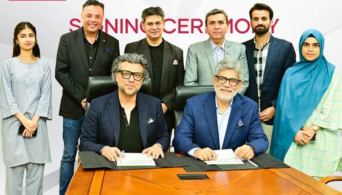 Group photo of Faraz Khan CEO of Spectreco and partner Mr. Farhan Faradi partnering with Group Head - Retail Operations, Marketing and Administration of Jubilee Life Insurance (JLI) and other seen in this image released on September 24, 2024. — Facebook/@JubileeLifeInsurance