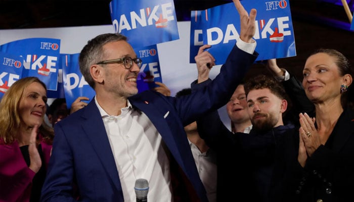 Austrian far-right leader Kickl (left). — AFP/file