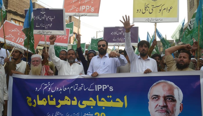 Jamaat-e-Islami members protesting against power producers after holding them responsible for high electricity tariffs on September 29, 2024. — Reporter