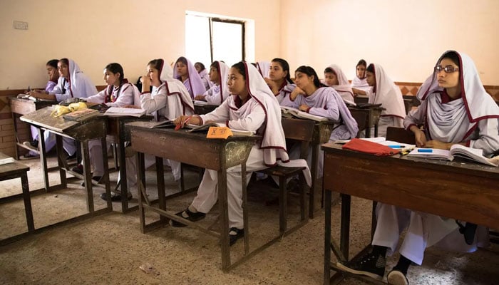 Students at Behar colony government Secondary School for girls in the lyari neighborhood of Karachi, Pakistan. — Human Rights Watch/File