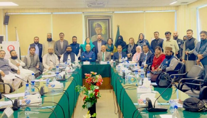 The image shows a group photo after the national interfaith dialogue organised by the Nutrition Wing of the Ministry of National Health Services, Regulations, and Coordination (NHS, R&C) in Islamabad Oct 1, 2024. — APP/File