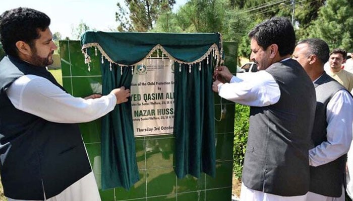 Deputy Commissioner Shahid Ali along with other officials inaugurating Child Protection Unit in collaboration with UNICEF on Oct 3, 2024. — APP/File.