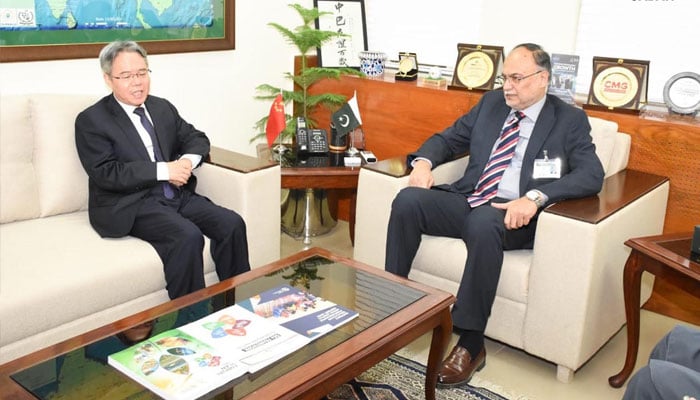 Chinese Ambassador to Pakistan, Mr. Jiang Zaidong, meets with Federal Minister for Planning, Development & Special Initiatives, Ahsan Iqbal, today in Islamabad ahead of the upcoming historic visit of Chinese Premier Mr. Li Qiang in Islamabad on October 04, 2024.— SABAH