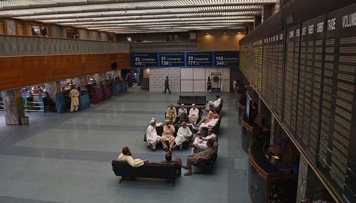 Investors can be seen sitting in the main hall of the Pakistan Stock Exchange (PSX). — AFP/File