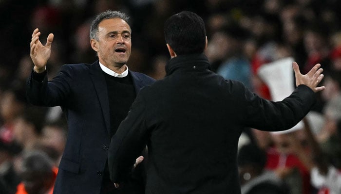 Paris Saint-Germains Spanish coach Luis Enrique (L) congratulates Arsenals Spanish manager Mikel Arteta after the UEFA Champions League football match between Arsenal and Paris Saint-Germain (PSG) at the Emirates Stadium in north London on October 1, 2024.  — AFP