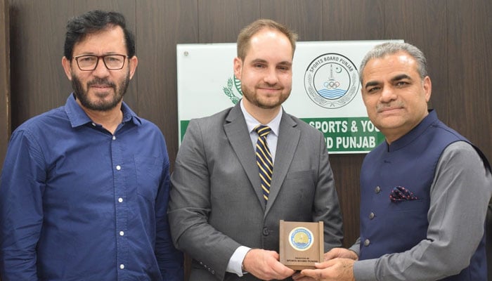 DG Youth Affairs and Sports Punjab Pervez Iqbal (right) presents a shield to Head of Communication Cultural Affairs and Protocol German Embassy in Islamabad Jan GerladKrasusser (centre) during his visits to the National Hockey Stadium in Lahore on October 4, 2024. — Facebook/Directorate General Sports & Youth Affairs, Punjab