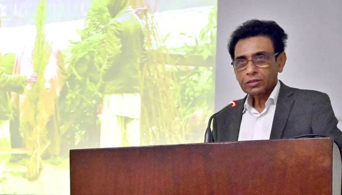 Minister for Federal Education and Professional Training Dr Khalid Maqbool Siddiqui  addresses an event in Islamabad on June 6, 2024. — APP