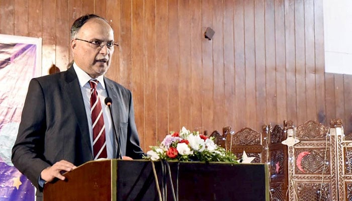 Federal Minister for Planning Ahsan Iqbal, delivers a special address to the students of Islamabad Model College for Girls F-6/2 on Space Week 2024 on October 7, 2024. — APP