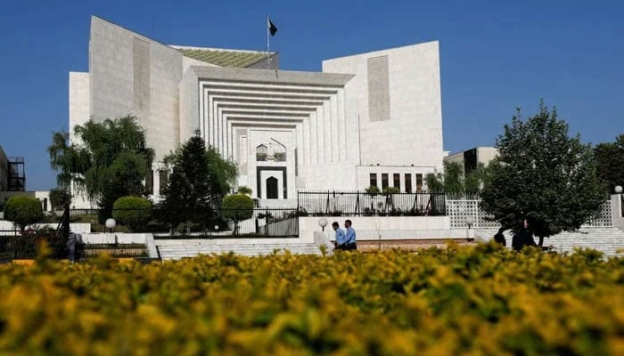 Police officers walk past the Supreme Court of building, in Islamabad on April 6, 2022. — Reuters