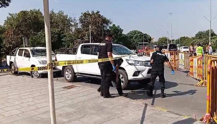 Law enforcement agencies personnel at the site of bomb blast near airport in Karachi on October 7, 2024. —Screengrab/ Geo News