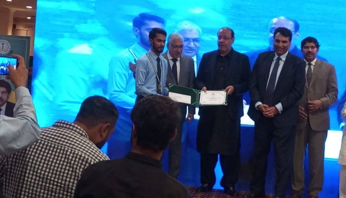 Provincial Minister for Industries and Commerce Chaudhry Shafay Hussain distributes a certificate to a position holder on October 10, 2024. — Facebook/Gct Multan