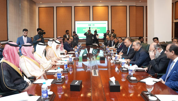 Saudi delegation and Pakistani ministers interact during the MoU signing ceremony. — X/@GovtofPakistan