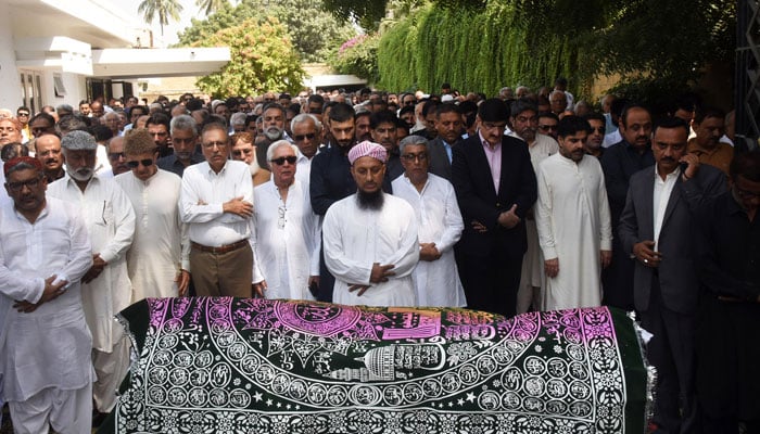 Sindh Chief Minister Syed Murad Ali Shah,  former president Dr Arif Alvi, and other politicians offer the funeral prayer (Namaz-e-Janaza) for senior politician Ellahi Bux Soomro at his residence on October 10, 2024. — Facebook/Sindh Chief Minister House