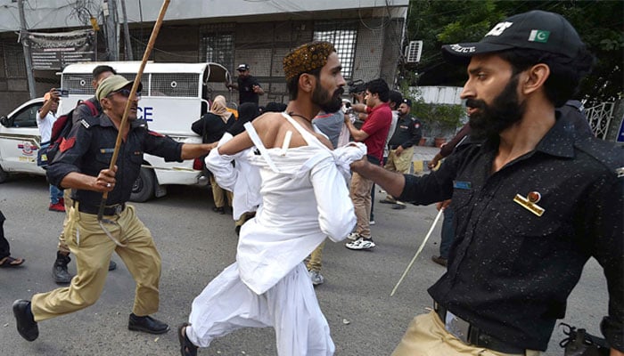 Police arrest a protest outside the Karachi Press Club (KPC) for violating Section 144 during a demonstration against the killing of Dr Shahnawaz Kunbhar on October 13, 2024. — INP