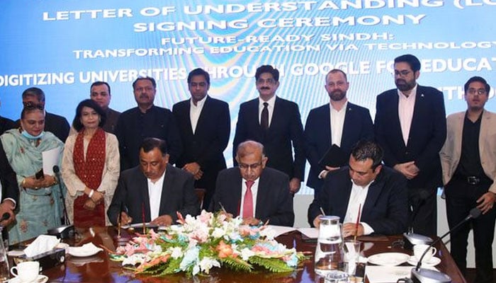 In the presence of Sindh Chief Minister Syed Murad Ali Shah (centre) Tech Valley Pakistan, the Sindh education department and SHEC signs an agreement on October 14, 2024. — Facebook/Sindh Chief Minister House