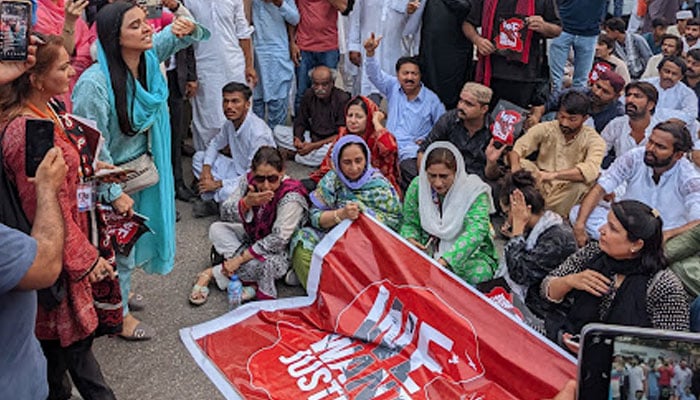 A woman chanting slogans at the Sindh Rawadari march in front of the Karachi Press Club on October 13, 2024.— reporter/Shaharyar Khalid