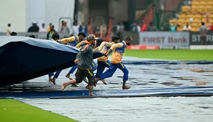 Groundsmen remove cover off the field at the start of the first day play of the first Test cricket match between India and New Zealand at the M. Chinnaswamy Stadium in Bengaluru. — AFP/File