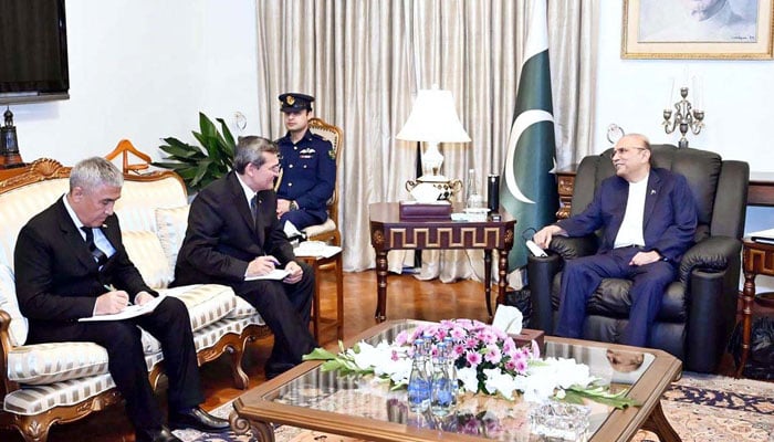 President Asif Ali Zardari in meeting with the Deputy Chairman of the Cabinet of Ministers/Minister of Foreign Affairs of Turkmenistan, Rashid Meredov at Aiwan-e-Sadr on October 16, 2024. — APP