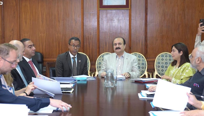 Chairman of the Prime Ministers Youth Programme, Rana Mashhood Ahmed Khan (centre) presides over the first working group meeting of the Strategic Advisory Council for Generation Unlimited (GenU) on October 17, 2024. — INP