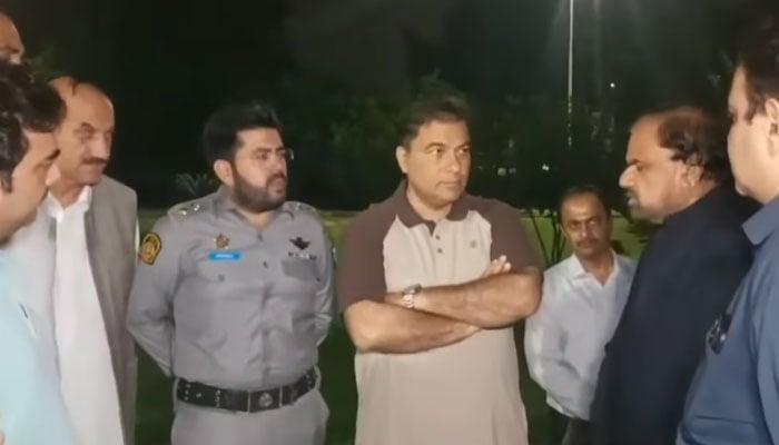 Capital Development Authority (CDA) Chairman Muhammad Ali Randhawa seen at Serena Chowk late night on Oct 18, 2024. — Screengrab via Facebook/cda.isb.pk