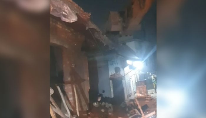 (MCL) team conducts an operation against unauthorised constructions and illegal buildings on October 19, 2024. — Screengrab via Facebook@Metropolitan Corporation Lahore