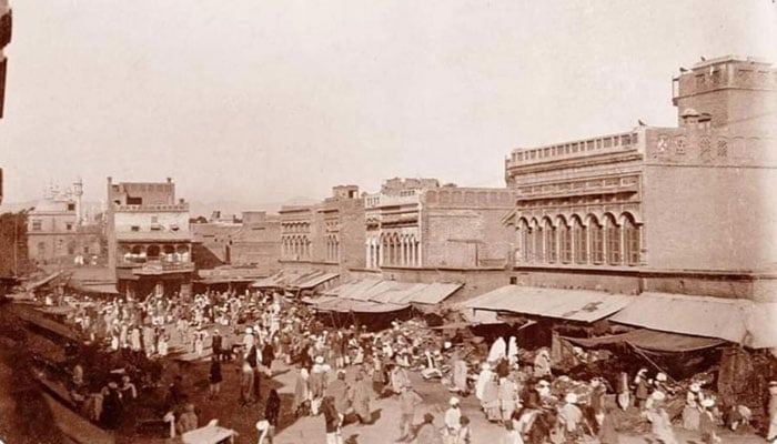 A view of the Raja Bazaar, Rawalpindi in the British colonial era. — Facebook@memoriesof80s90s