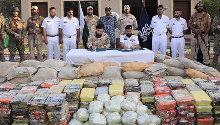 Pakistan Navy officials hand over the seized narcotics to the ANF at Gwadar on October 21, 20254. — — Facebook@DgprNavy