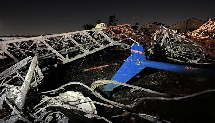 Helicopter wreckage scattered after a crash in the southern US city of Houston on 21 october 2024. —Houston Fire Departmen