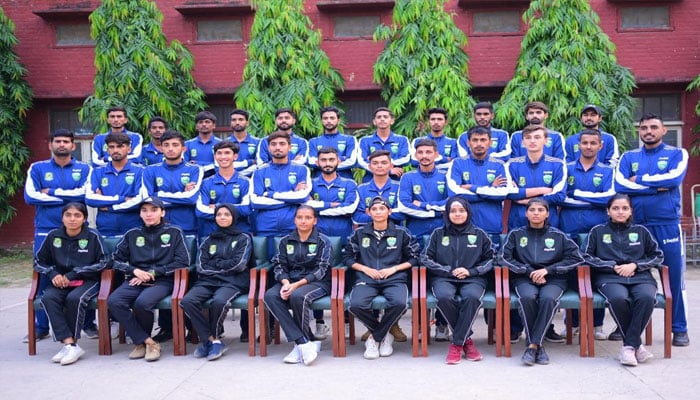 Group photo of  referees after referees’ refresher and talent-hunt course conclusion in Sialkot on October 22, 2024. — Facebook@PakistanFootballOfficial