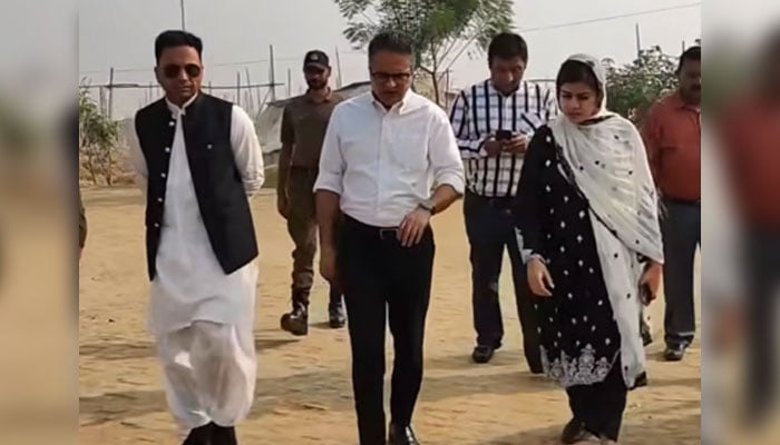 Deputy Commissioner (DC) Syed Musa Raza (centre) visits various parts of Raiwind tehsil to review the cleanliness conditions on October 23, 2024. — Screengrab via Facebook@dclahoreofficial